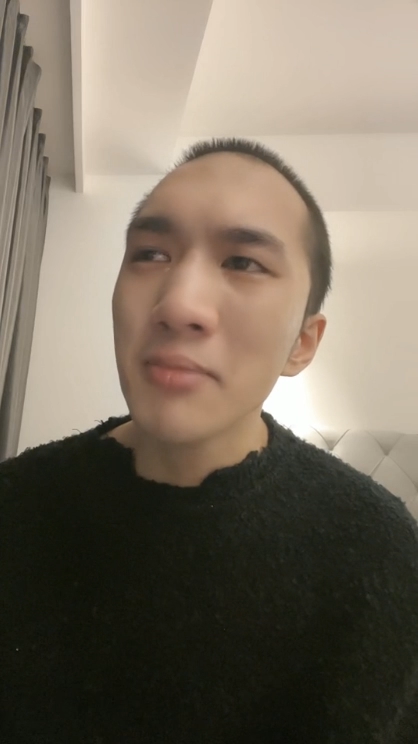 韩佩泉辟谣吸毒后继续遭受网络暴力,直播时崩溃痛哭疑似跳楼