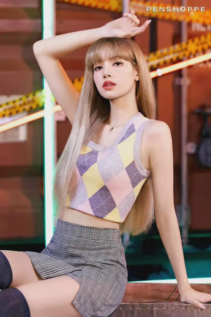 lisa|Lisa为什么被誉为金刚芭比，这几张图告诉你