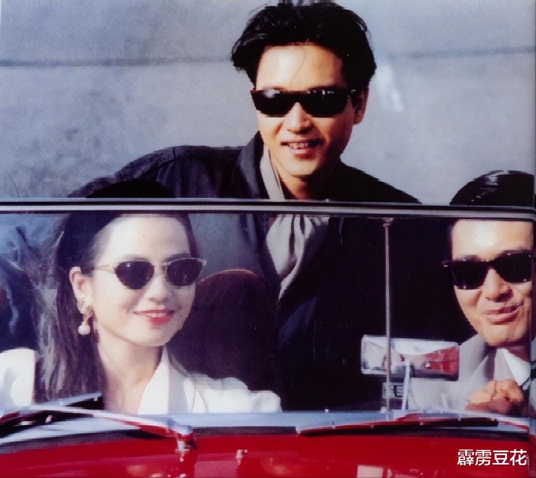 钟楚红|63岁钟楚红晒过年照片,穿牛仔裤悠闲喝咖啡,体态轻盈似少女