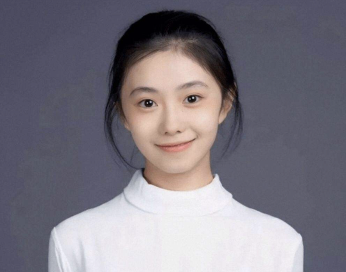 刘浩存|踩关晓彤，讽张译只有努力，自诩天赋型演员，刘浩存真的单纯吗？