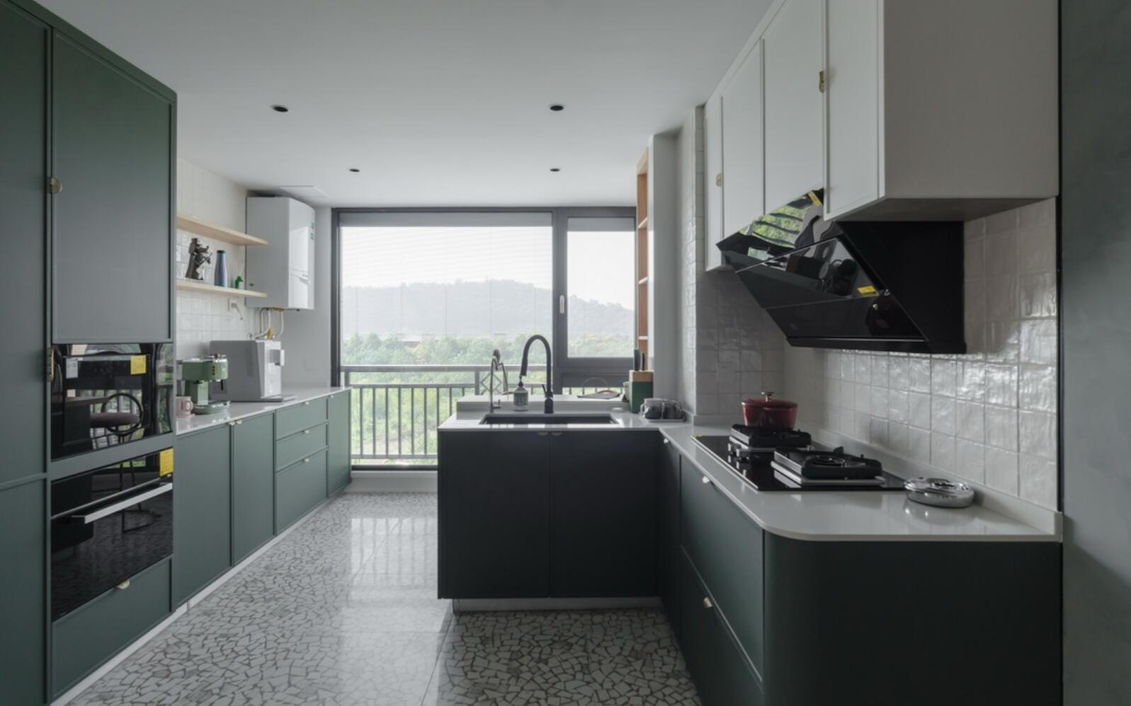 只是改动一面墙,玄关立马大一倍,她90㎡家,简直是教科书式设计