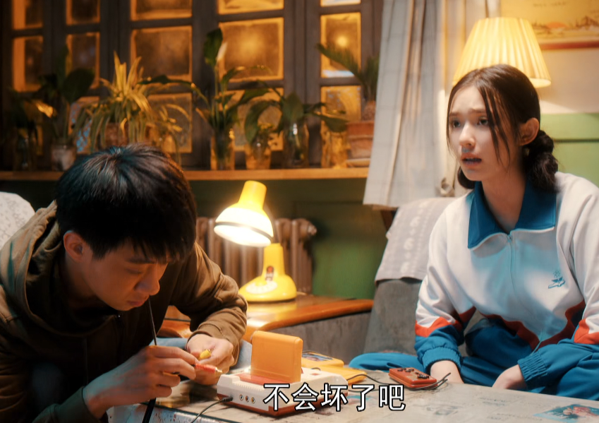 央视|央视又出一部王炸剧，才播1天收视爆了，张嘉益妻子演技惊艳四座