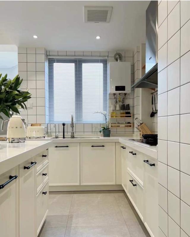 90后夫妇新家名场面,父母眼中的“家徒四壁”,却是自己的理想家