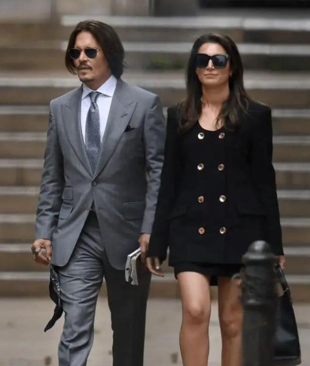 约翰尼·德普|约翰尼德普剃掉标志性胡子,状态尽显苍老,粉丝直呼认不出来了