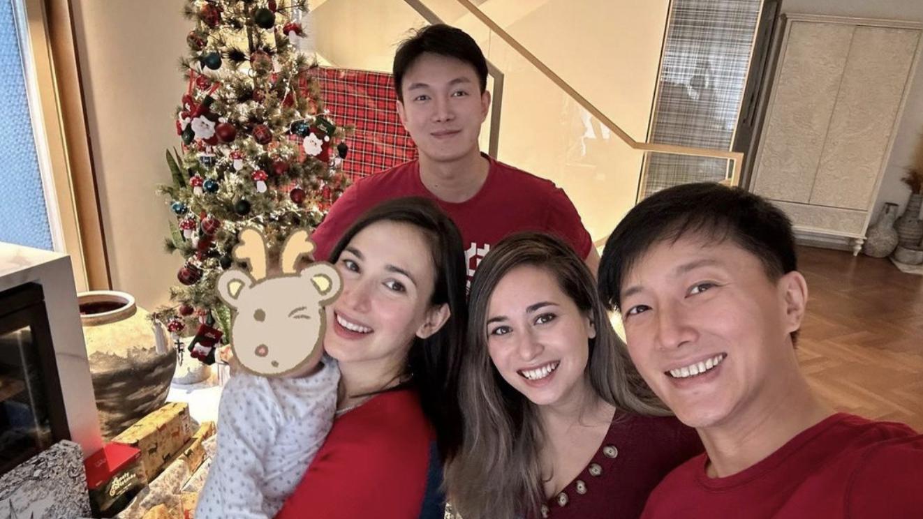 卢靖姗|卢靖姗圣诞节分享全家福，与韩庚穿情侣装，女儿继承爸爸的大长腿