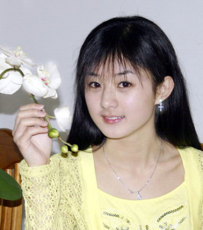 赵丽颖|35岁赵丽颖晒新年湿发照!一双丹凤眼炯炯有神,皮肤白皙显年轻