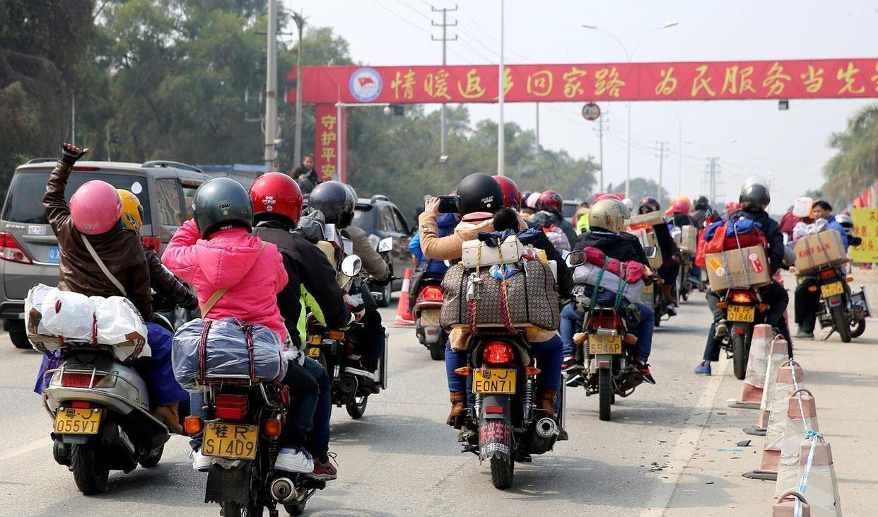 春运开启,几十万“摩托大军”又出发!为啥不坐火车高铁?