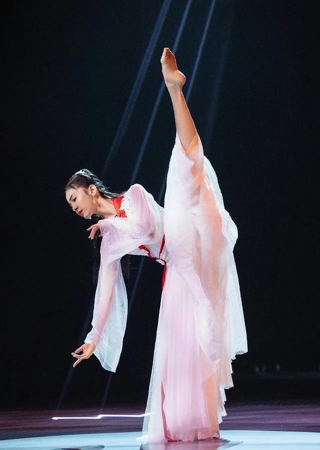 唐宫夜宴|首席舞蹈演员年收入仅6万?《我们这十年》呈现舞者真实境况