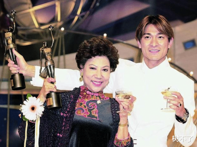 罗兰|被当街骂“F荡女”狼狈逃离，与“鬼”为伴终身无人敢娶？她凭什么让人尊重？