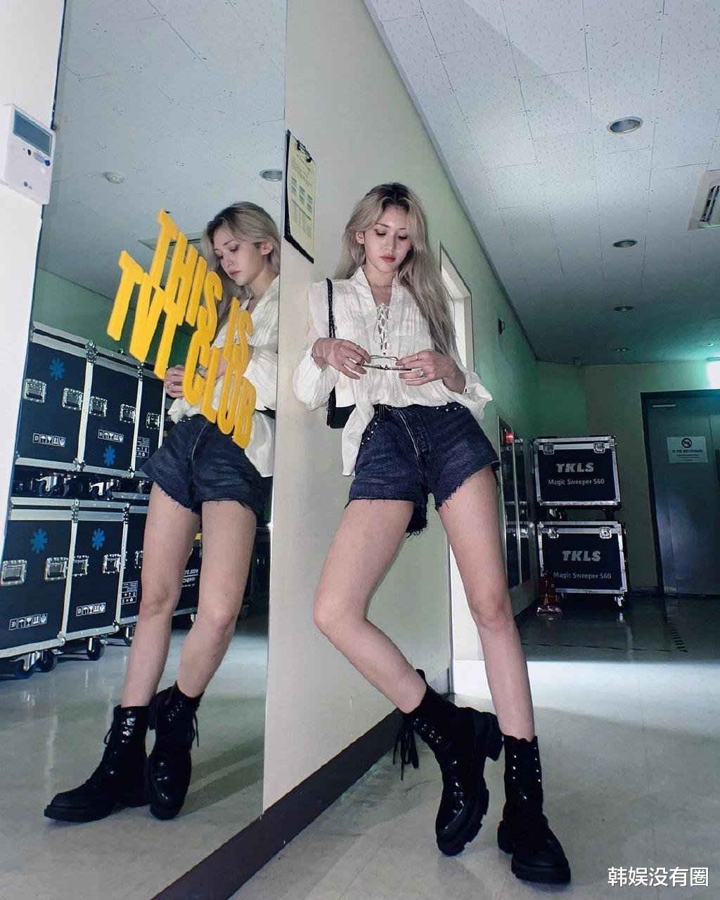 somi|腿长2米？“人间芭比”Somi全昭弥晒私照近况，被赞：爱豆最强比例