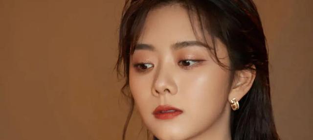 迪丽热巴|中流砥柱的“90花”,迪丽热巴在积极转型,李沁谭松韵差点火候