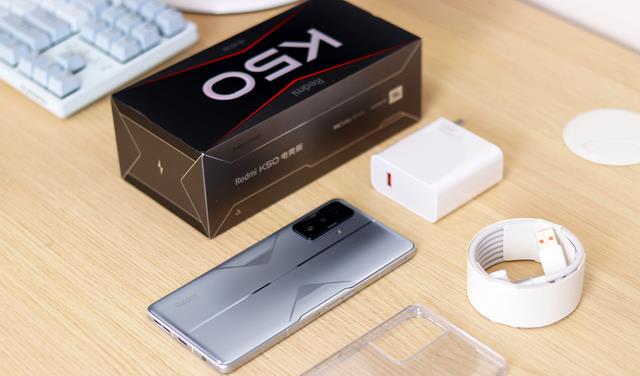 高通骁龙|骁龙8旗舰加速清仓，1920HZ高频调光+120W+四扬声器，降至2899