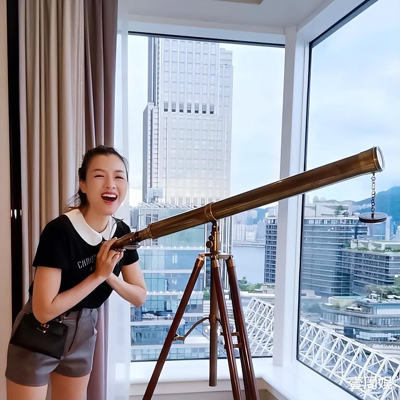 陈茵媺|陈茵媺坐直升飞机度假，陈豪负责拍照，6岁女儿吓到大喊妈妈！