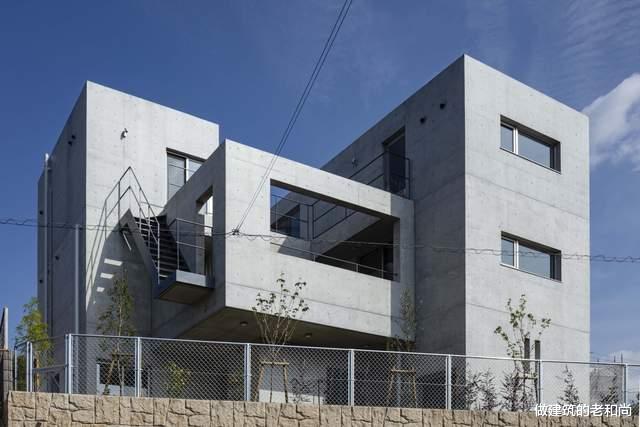 清水混凝土构筑的日本住宅:与场地形状相对应的空间设计