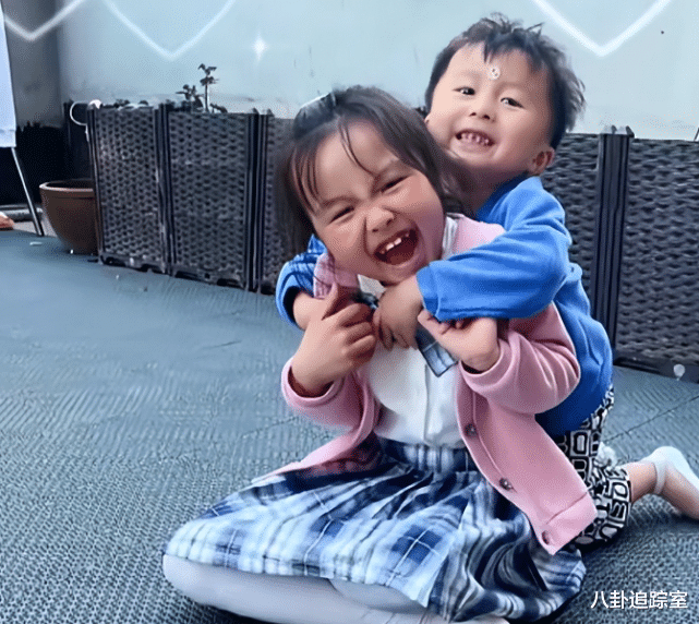 许敏|炫富?杜新枝变身美食博主,带万元琥珀吊坠,再遭网友犀利嘲讽