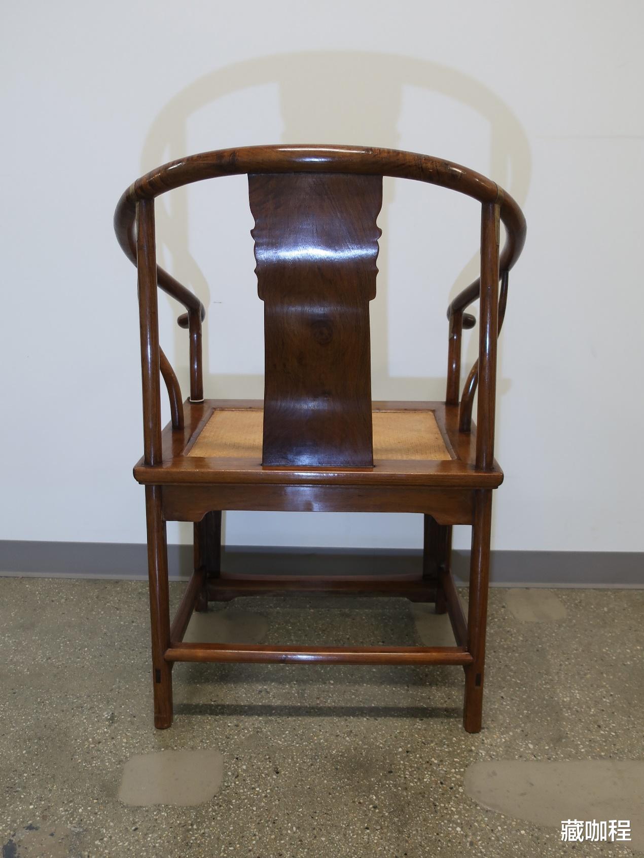 |托角牙子连做，黄花梨圈椅独板靠背不开光
