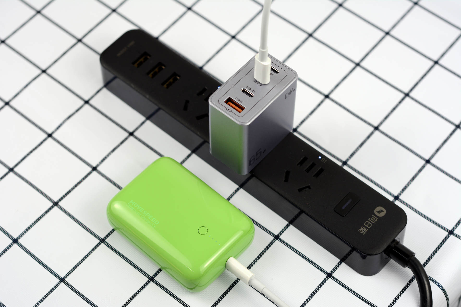 充电器|充电也玩一拖四?有了它在家、旅行都方便,这个“氘锋”,很靠谱