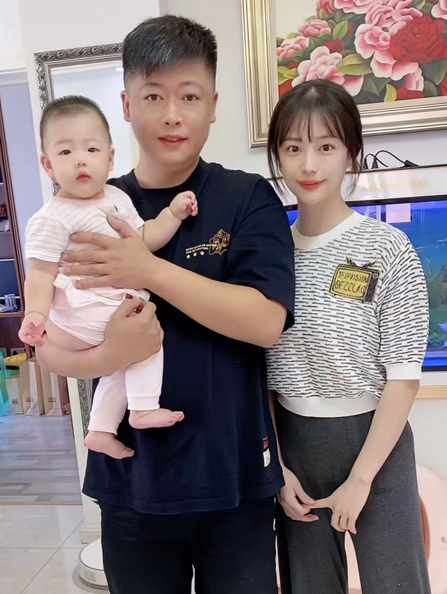 谢永强|谢永强携小12岁美妻回农村娘家,和岳父像同辈,1岁女儿可爱像妈