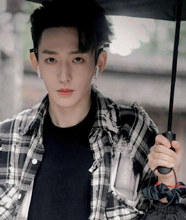 杨烁|邓为衣衫褴褛,却难掩清贵!《长相思》杨紫又要女扮男装了