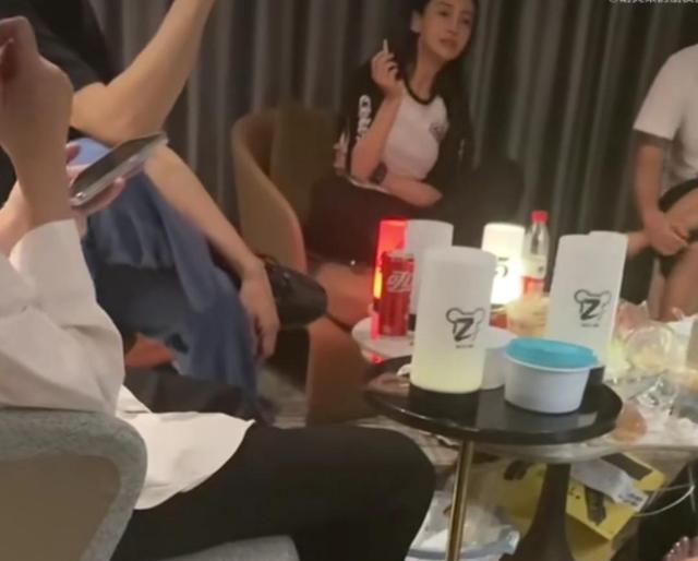 Angelababy|网红胡宾果曝杨颖抽烟视频,绿茶发言引网友不满,现场被曝是男模