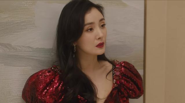 杨幂|杨幂新剧遇双重滑铁卢,皮肤松弛演技油腻,上百套服装无法挽救?