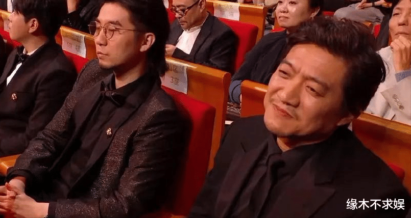 芒果台|朱一龙金鸡影帝被质疑,吴京陈道明表情意味深长,粉丝晒图反驳
