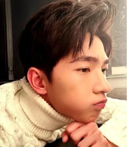 吴京|吴京撒娇、杨幂泡澡、雷佳音光膀子喝酒,这些明星当年有多奔放?