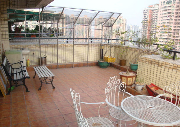 专门买顶楼,刚准备封露台,物业却称要喊城管!我装修关他何事!