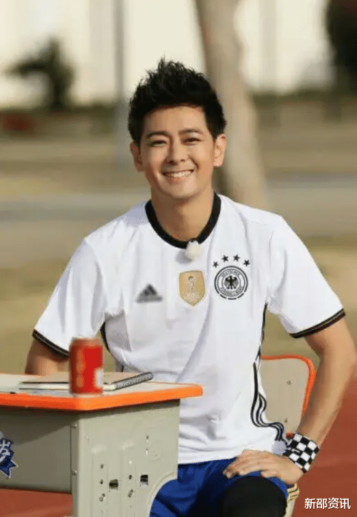 林志颖|林志颖被曝车祸后再次开车，单手握方向盘炫技，身形消瘦头发稀疏