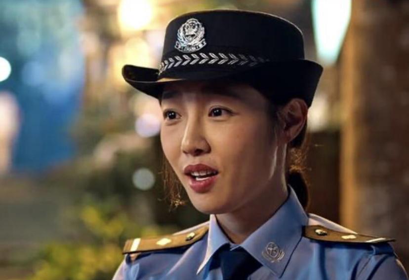 同样是“女警照”,把颜丙燕和杨幂等人放在一起看,差别就出来了