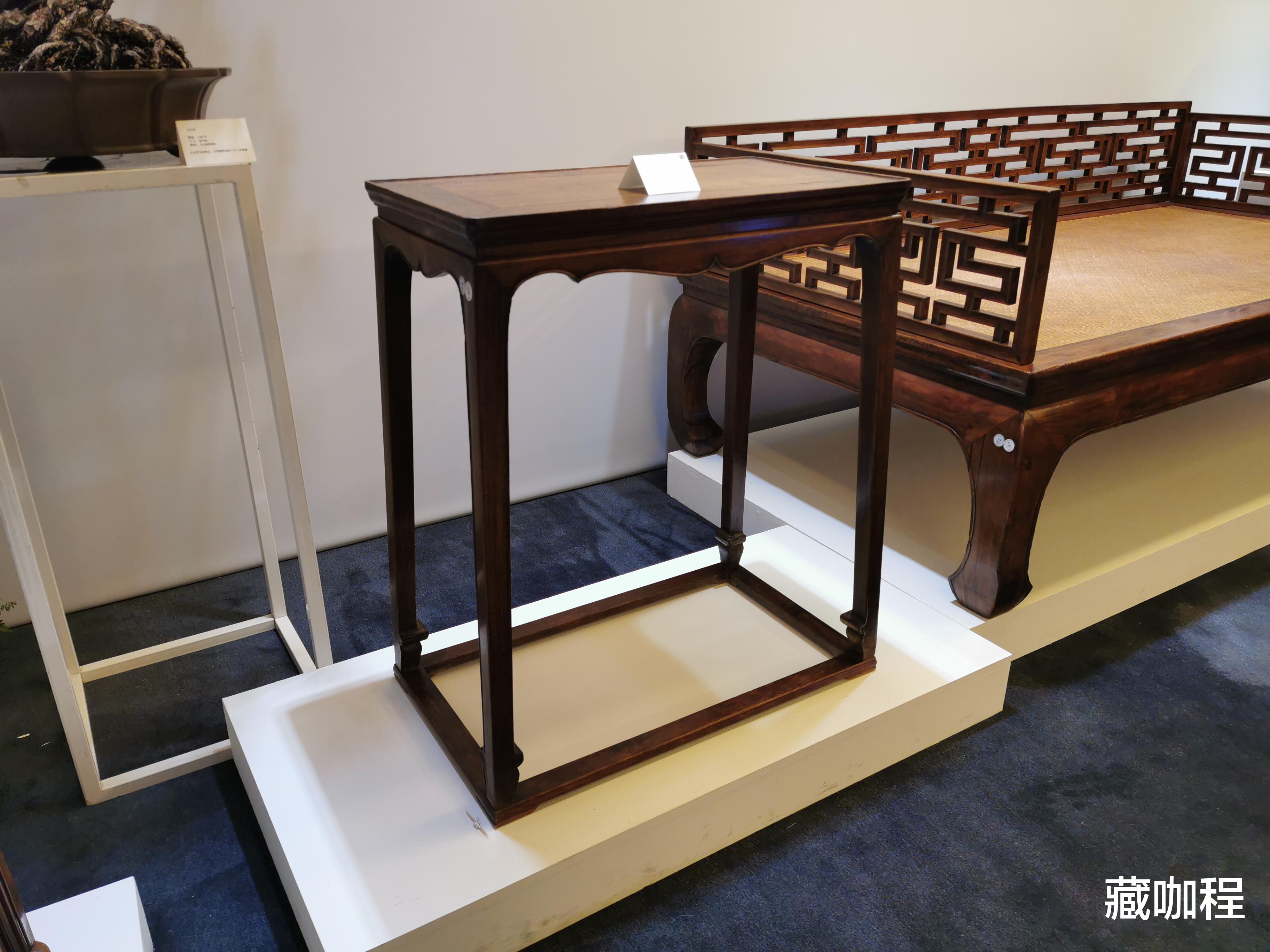 流拍|有厚厚的漆底,黄花梨长方香几结果流拍