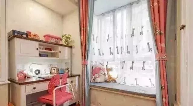 老公坚持在餐厅做电视墙,阳台改为学习区,真是太聪明了,晒晒