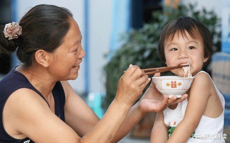 脾胃|吃一口等于5个塑料袋,已有孩子脾胃或“烂如渔网”,儿科医生:趁早扔