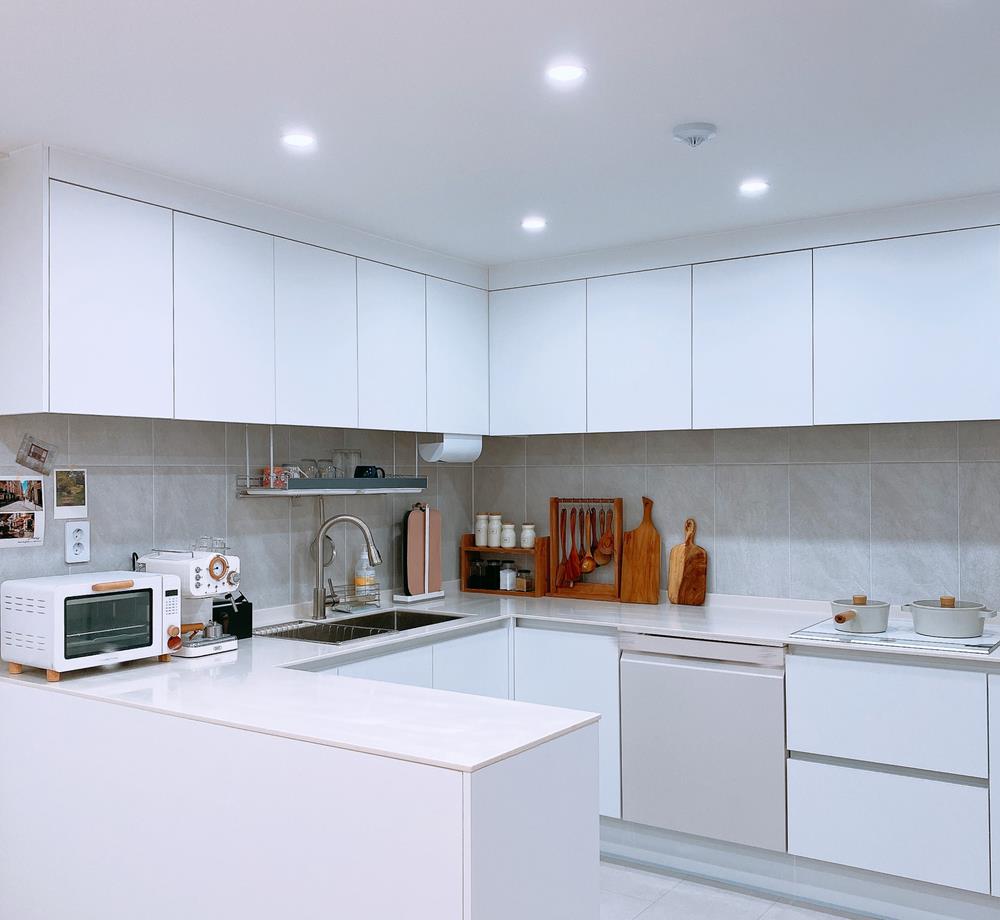 家具没几件,110㎡坚持断舍离,即使有两个孩子,全屋照样井井有条