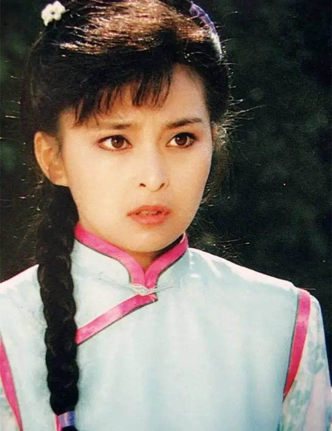 何音|黄志忠前妻携儿子住加拿大别墅!素颜撞脸李勤勤,手上玉镯吸睛