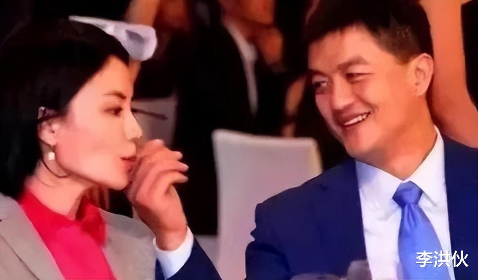 李亚鹏|李亚鹏离开“传奇”,才过上正常人的生活?海哈金喜晒温馨全家福