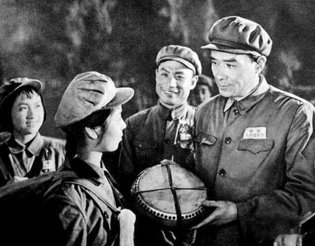 王芳|导演刘尚娴:《英雄儿女》的女主,获巴金认可,与王芳相互成就