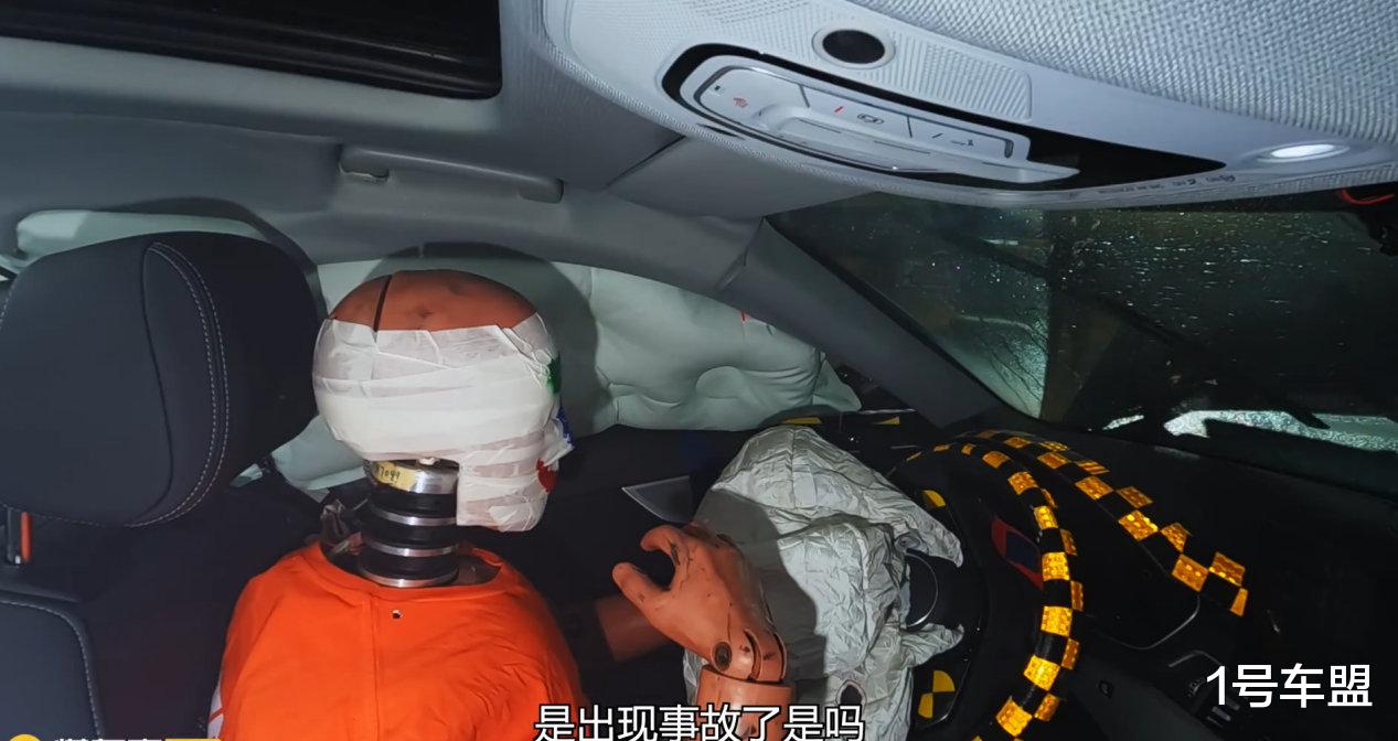 雷克萨斯ES对撞奥迪A4L,结果完败,这下真成“雷车”了?