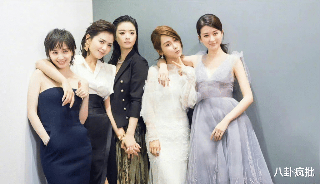 乔欣|刘亦菲歪屁股？冯小刚不移民？大白牙痴迷AB？四字被盖章？杨紫热捧乔欣？