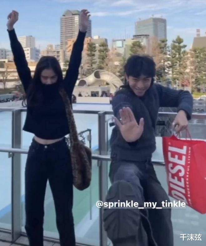 伊能静|伊能静儿子被曝恋情!穿男装搂女友宣示主权,女方是“小王祖贤”