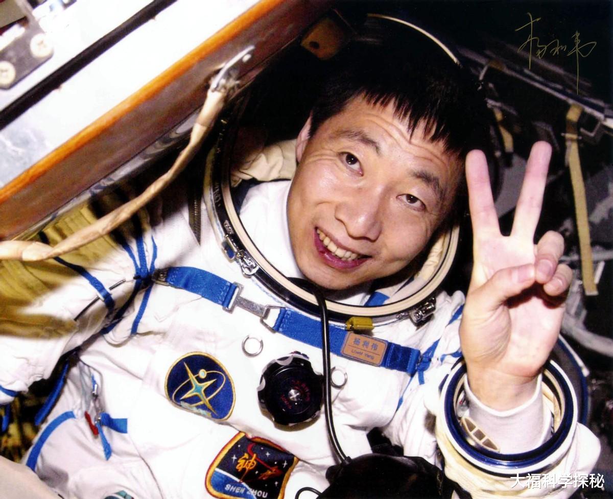 宇宙中真的有外星人?列举3件宇航员的亲身经历,真实的目击事件