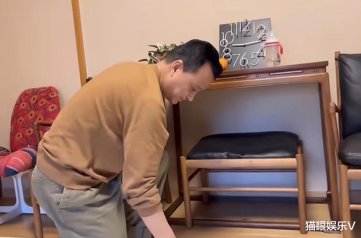 海哈金喜|海哈金喜全家大扫除!擦墙擦地动作麻利,身材火辣皮肤白嫩似少女