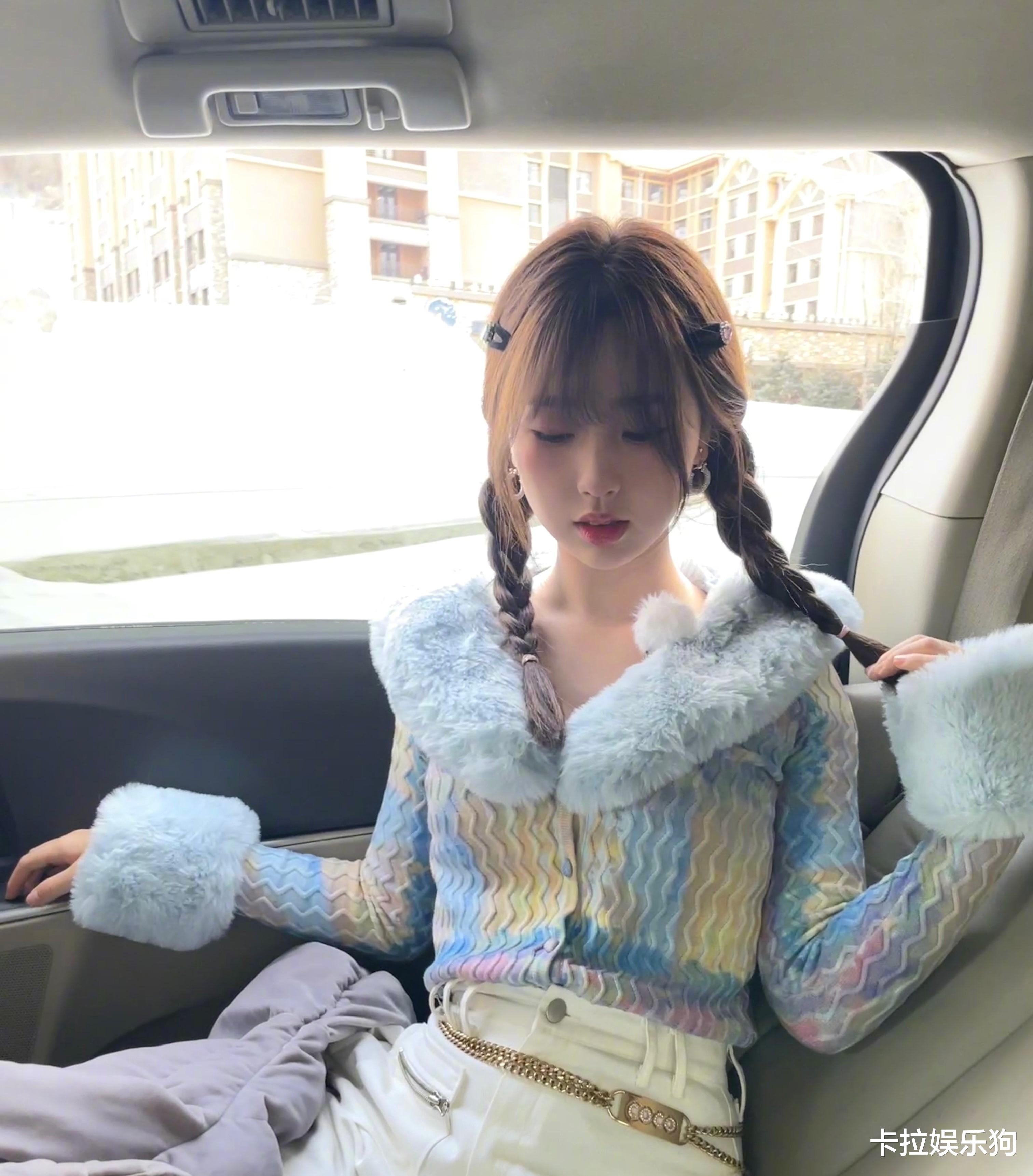 邬君梅|虞书欣雪地拍照不怕冷，和刚出道的气质差太多，笨蛋美女太可爱