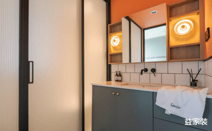 65万买下50平小户型房子,将餐厅纳入厨房,让空间更有通透感