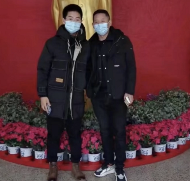 姐姐|真抠！孙卓花式营业，称女粉丝为“野生姐姐”，发小吃包子要给钱