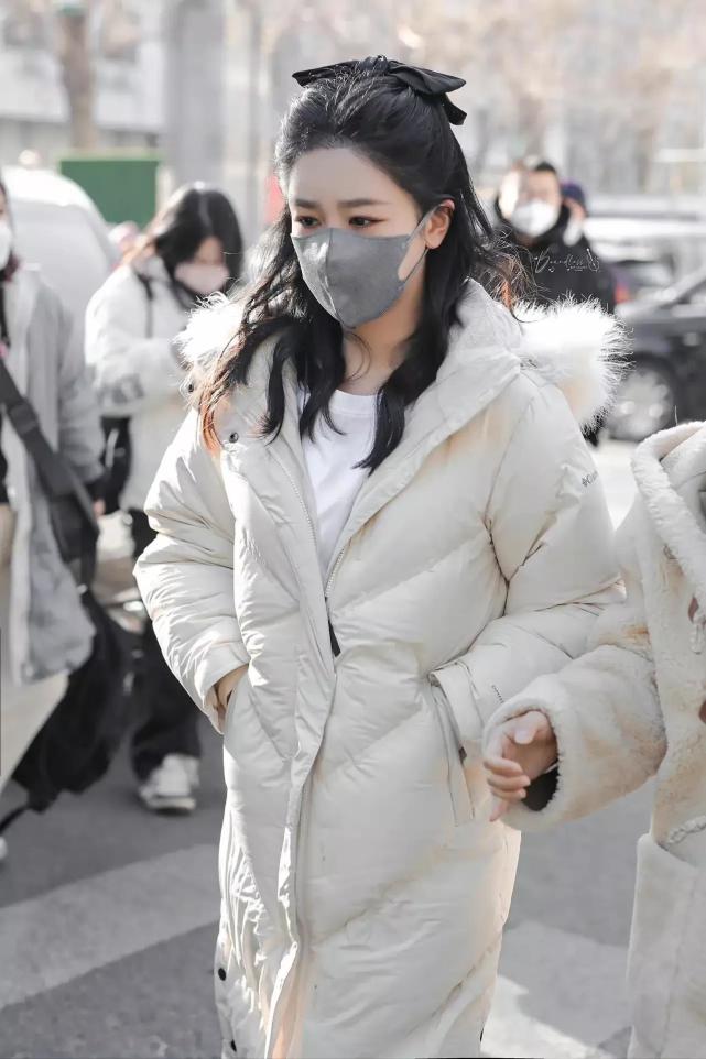 春晚|央视兔年春晚众星现身第一次联排，秦岚、吴磊、秦海璐等明星到场