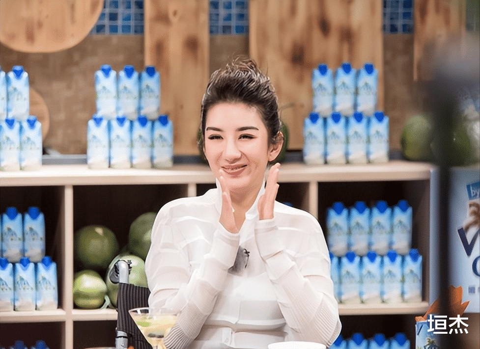 张曼玉|年轻时貌美如花，老了成“面目全非”，这12位老牌女神太可惜了