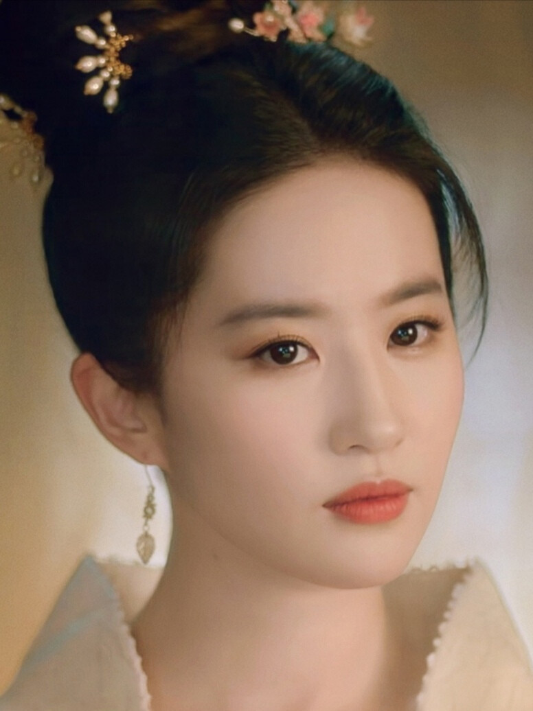 刘亦菲|一粉顶十黑,刘亦菲粉丝拉踩百家,称其演技胜过杨紫赵丽颖