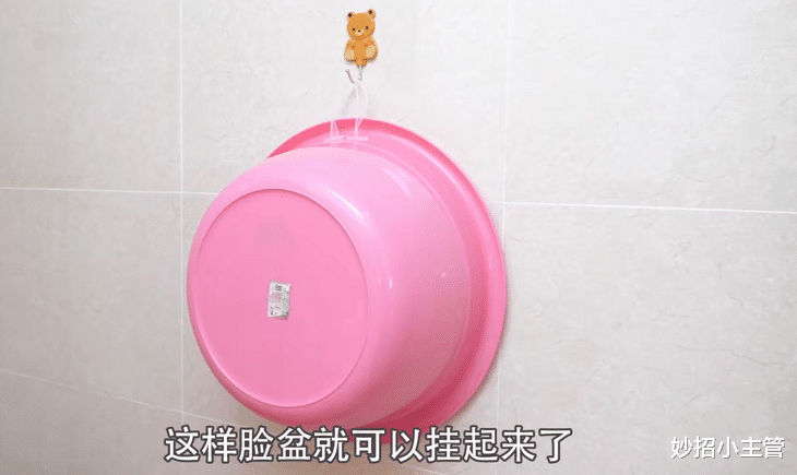 牛奶箱提手别扔,放2个在马桶上,有意想不到的效果,简单又实用