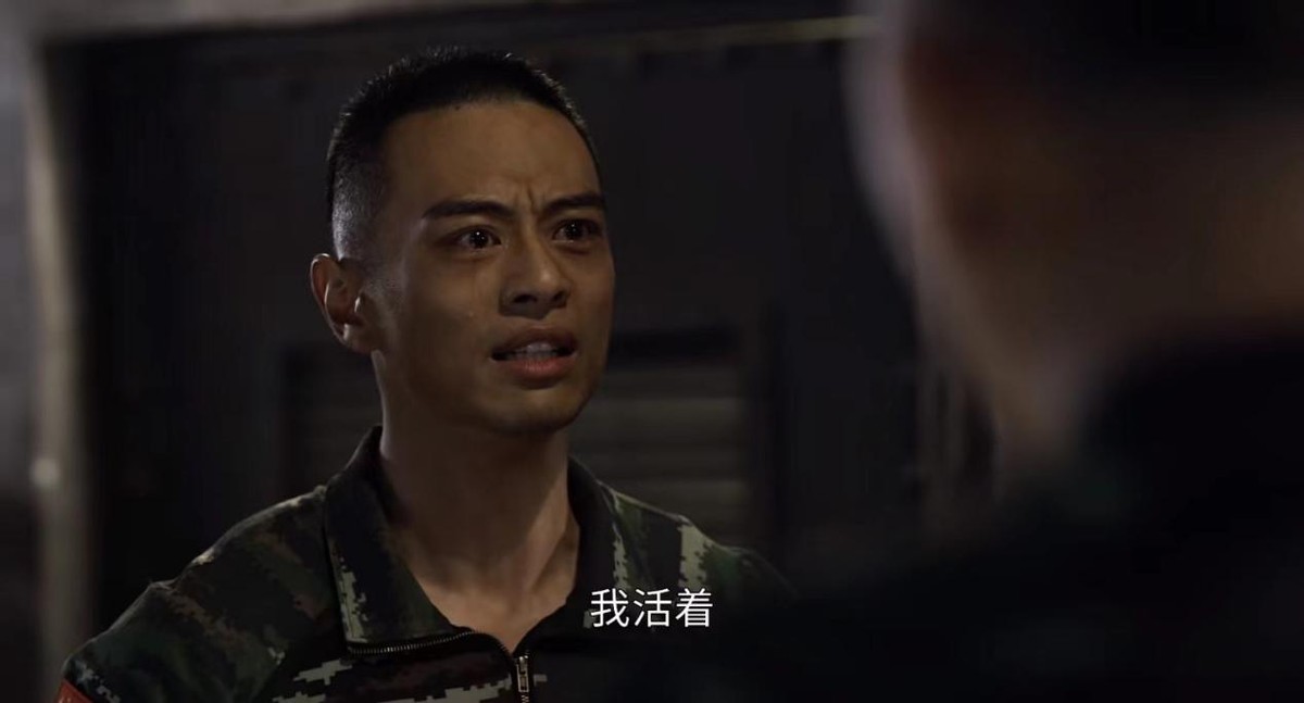 特战荣耀|分明同一人，演完《人世间》再演《特战荣耀》，换身军装却没认出